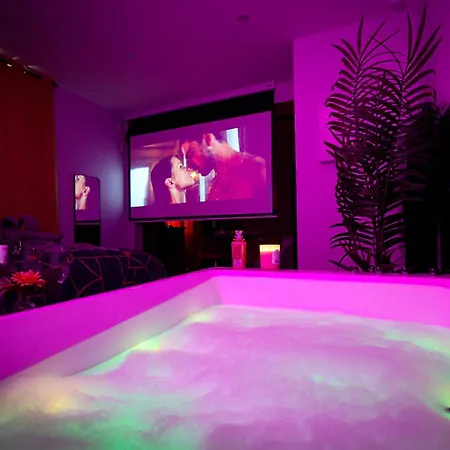 Sensorielles - - Jacuzzi - Sauna - Cinema Daire *