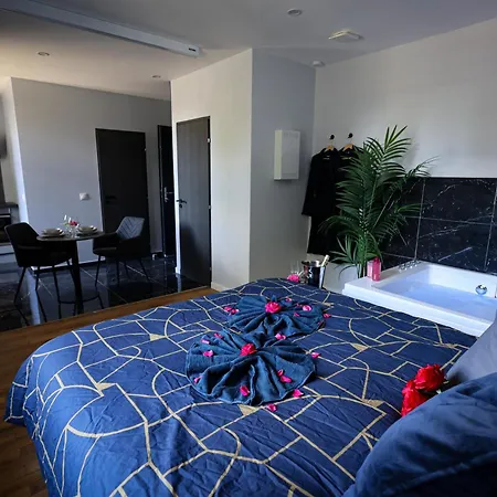 Sensorielles - - Jacuzzi - Sauna - Cinema Daire