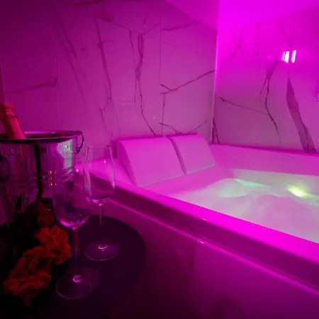 Sensorielles - - Jacuzzi - Sauna - Cinema * Metz