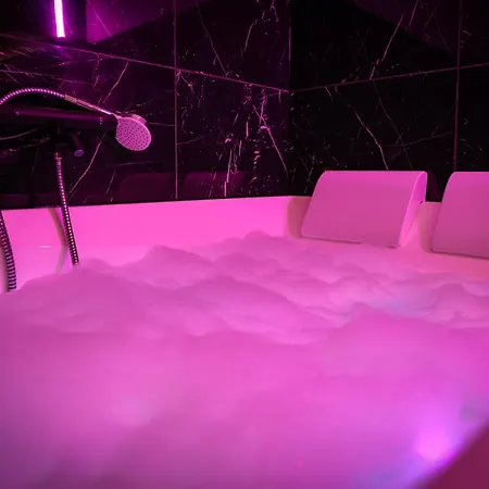 Sensorielles - - Jacuzzi - Sauna - Cinema Daire