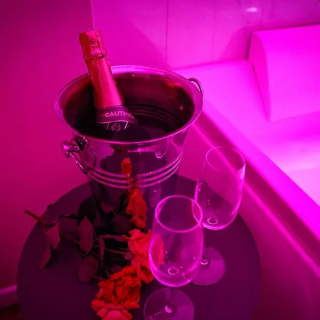 Sensorielles - - Jacuzzi - Sauna - Cinema * Metz