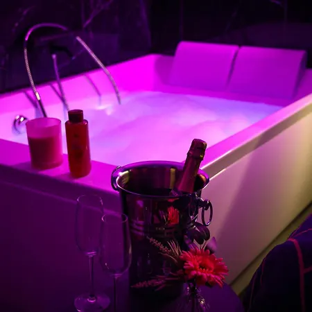 Sensorielles - - Jacuzzi - Sauna - Cinema Daire Metz