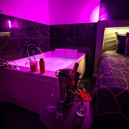 Sensorielles - - Jacuzzi - Sauna - Cinema Daire