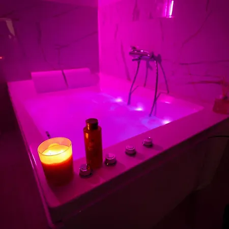 Sensorielles - - Jacuzzi - Sauna - Cinema * Metz