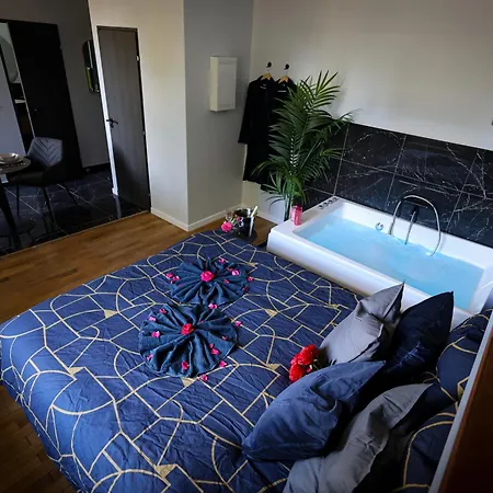 Daire Sensorielles - - Jacuzzi - Sauna - Cinema Metz