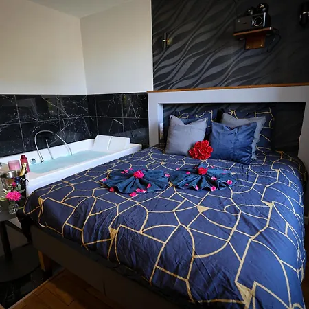 Sensorielles - - Jacuzzi - Sauna - Cinema Daire Metz