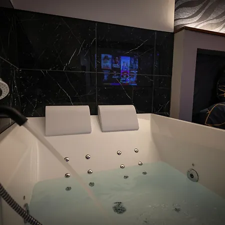 Sensorielles - - Jacuzzi - Sauna - Cinema Daire Metz