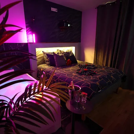 Sensorielles - - Jacuzzi - Sauna - Cinema Daire