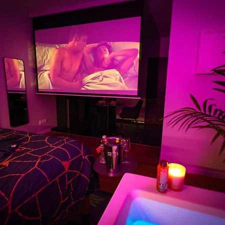 Sensorielles - - Jacuzzi - Sauna - Cinema Metz
