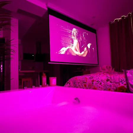 Sensorielles - - Jacuzzi - Sauna - Cinema Daire Metz